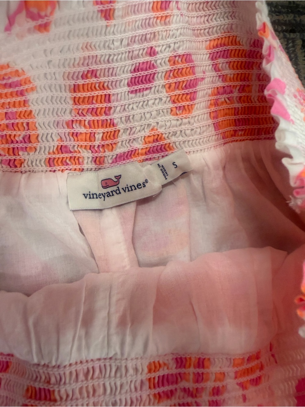 EUC Vineyard Vines Shorts Smocked Pink Orange Floral Sz Small - Picture 4 of 4